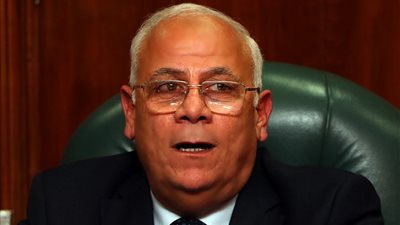 محافظ بورسعيد يكرم أسر شهداء الشرطة في ذكرى ثورة يناير