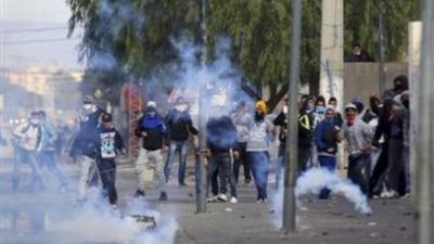 اعتقال العشرات في تونس بعد بدء حظر التجوال