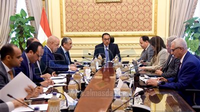 رئيس الوزراء يوجه بالتزام شركات المياه بسداد مستحقات «الكهرباء»