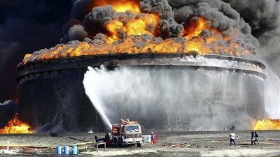 إخماد حريق بمرفأ نفط ليبي