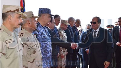 كامل الوزير يستعرض جهود الهيئة الهندسية في مشروعات المدن الجديدة