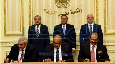 «مدبولى» يشهد توقيع عقود إنشاء 4 مراكز تجارية باستثمارات 500 مليون دولار