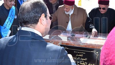 الرئيس يوجه بإنهاء 200 ألف وحدة سكنية لقاطني العشوائيات