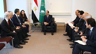 السيسي يلتقى رئيس جامعة هيروشيما على هامش قمة «التيكاد» باليابان