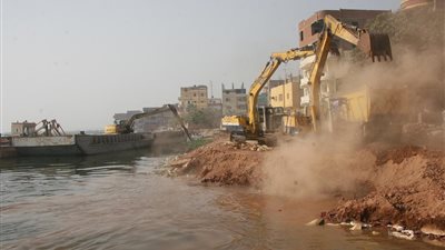 إزالة 3 حالات تعد على النيل والمجاري المائية