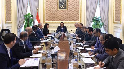 رئيس الوزراء يستعرض مخططات ومشروعات تطوير مدينة الغردقة