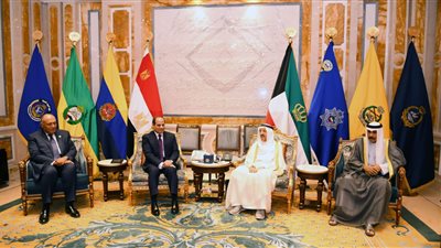 السيسي يبحث مع أمير الكويت الفرص الاستثمارية المتاحة في مصر