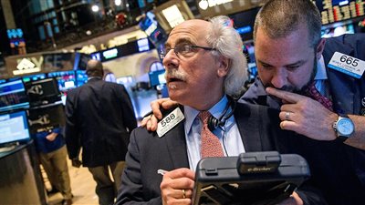 الأسهم الأمريكية تبدأ تداول اليوم على انخفاض متأثرة بأسعار النفط