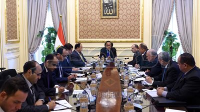 «مدبولي» يستعرض مقترحات تطوير إجراءات الإفراج عن البضائع بالموانئ