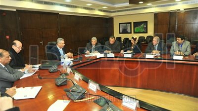 وزير النقل يتابع حركة قطارات السكك الحديدية ومترو الأنفاق