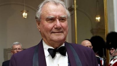 الأمير هنريك يزور الأهرامات ويشيد بعبقرية قدماء المصريين