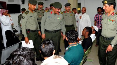 الجوازات السعودية تفرض غرامات مالية على المتأخرين عن المغادرة