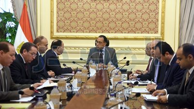 رئيس الوزراء يٌوجه ببدء برنامج استبدال «التوك توك» بسيارات آمنة ومُرخصة