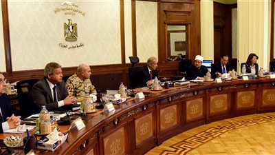 مجلس الوزراء يوافق على قروض بقيمة 2,07 مليار دولار (صور)