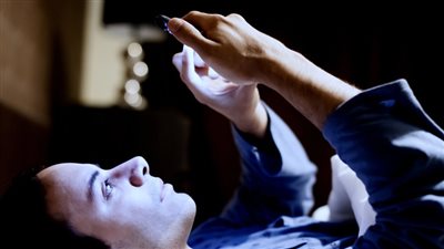 دراسة تُحذر من مخاطر الرسائل النصية فى وقت متأخر من الليل