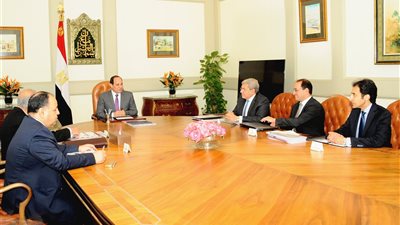 السيسي يبحث مع وزير المالية الملامح الأولية لموازنة 2019/2018