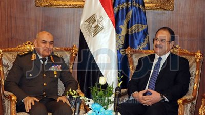 بالصور.. وزير الدفاع  يقدم التهنئة لكافة رجال الداخلية في عيد الشرطة