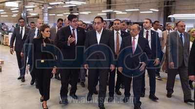 «مدبولى» يتفقد 4 مصانع خلال زيارته للمنطقة الحرة بمدينة نصر