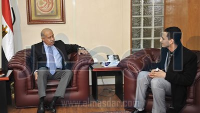 بالصور.. رئيس الوزراء يستقبل مخترع مصري شاب