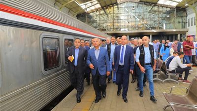 «الوزير» يتابع تنفيذ مشروع تطوير نظم إشارات خط «القاهرة-الاسكندرية»