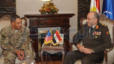 الفريق محمود حجازى يلتقى قائد القوات البرية التابعة للقيادة الأمريكية