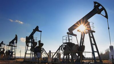 النفط دون 64 دولارا مع إقتراب السعودية من عودة الإنتاج بالكامل