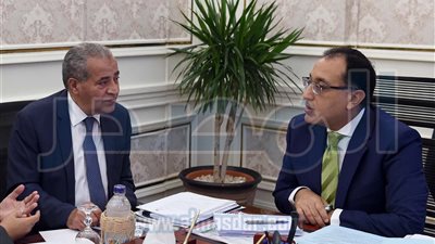 «مدبولي» يتابع توافر السلع الاستراتيجية في الأسواق وجهود ضبط الأسعار