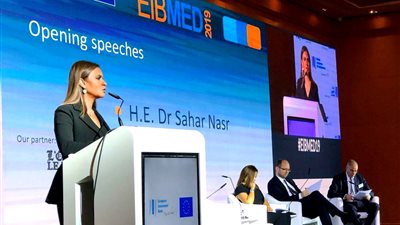 سحر نصر تدعو بنك الاستثمار الأوروبى لزيادة استثماراته فى مصر