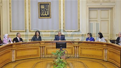 رئيس الوزراء يستقبل أعضاء المجلس القومي للمرأة بحضور وزيرة التضامن الاجتماعي