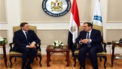 وزير البترول يبحث مع السفير الألماني تطورات الشراكة بين البلدين