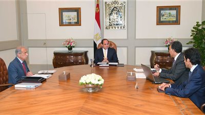 الرئيس يستعرض مع وزير النقل الموقف التنفيذي لخطة تطوير السكة الحديد