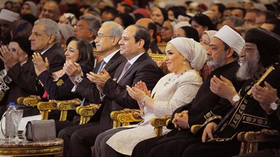 الرئيس يشهد احتفالية تكريم المرأة المصرية والأم المثالية (صور)