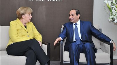 السيسي يهنئ آنجيلا ميركل بعد فوزها برئاسة وزراء ألمانيا للمرة الرابعة