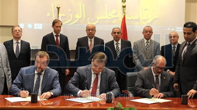 بالصور .. رئيس الوزراء يشهد توقيع عدد من الاتفاقيات ومذكرات التفاهم مع روسيا