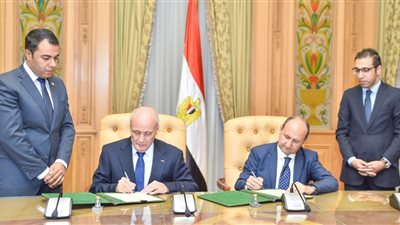 توقيع عقد إدارة وتشغيل مركز تكنولوجيا دباغة الجلود بالروبيكى