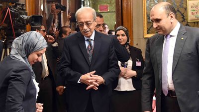 رئيس الوزراء يدلي بصوته في الانتخابات الرئاسية (صور)