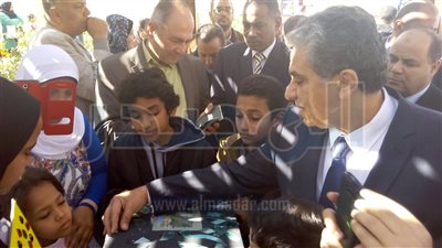 خالد فهمي يفتتح المركز الثقافى البيئى بمدينة الشيخ زايد