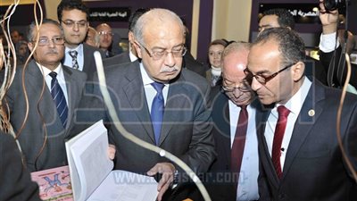 رئيس الوزراء يطلق اسم الشهيد 