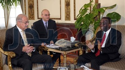 بالصور.. جلسة مباحثات موسعة بين شريف إسماعيل ونظيره الكونغولي