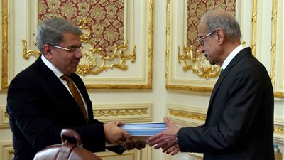 رئيس الوزراء يتسلم  مشروع الموازنة العامة 2019/2018