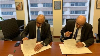 محافظ البنك المركزي يوقع اتفاقًا لتمديد الودائع السعودية