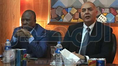 وزير الصناعة الكونغولي يتفقد مصنع 