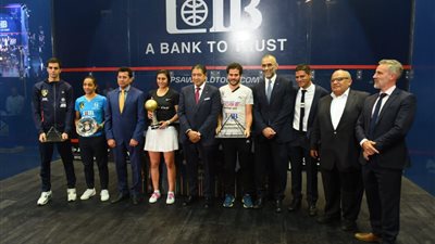 رئيس البنك التجاري الدولي يسلم جوائز بطولتي العالم للاسكواش 2019