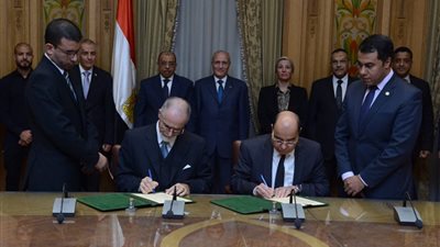 «العصار» يشهد توقيع مذكرة تفاهم مع شركة سويسرية لتحويل المخلفات إلى طاقة