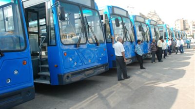 محافظ القاهرة: تشغيل 130 حافلة تعمل بالغاز الطبيعي قبل نهاية 2018