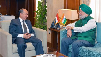 وزير التجارة يبحث مع نظيره الهندى تعزيز التعاون الاقتصادى المشترك