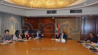 وزير التجارة والصناعة يلتقى بوفد البنك الأوروبى لإعادة الإعمار والتنمية
