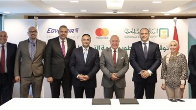 البنك الأهلي ومصر للطيران يوقعان بروتوكول تعاون لتطوير خدمات التحصيل الالكتروني
