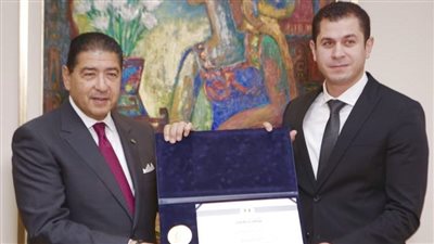 الرئاسة المصرية تكرم « هشام عز العرب» بإلتزام التجاري الدولي فى تعزيز الخدمات الصحية لأطفال مصر