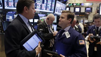 الأسهم الأمريكية تقلص خسائرها وتغلق على انخفاض طفيف